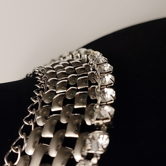 Collar Necklace - Picture 4 of 5